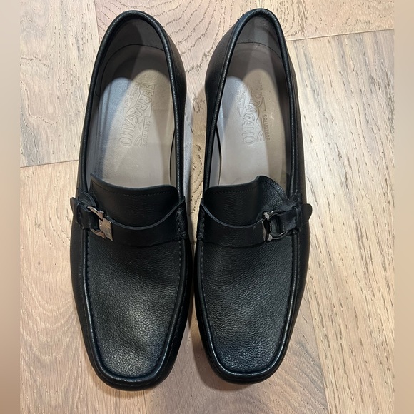 Ferragamo Men’s Black loafers size 10.5 main image 16
